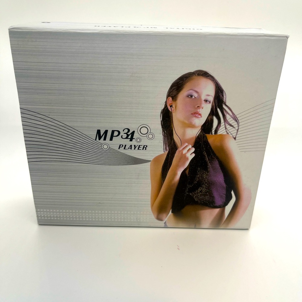 MP34 DIGITAL PLAYER AUDIO WMA, FLAC, WAV,APE & VIDEO AVI ~8G New In A Box